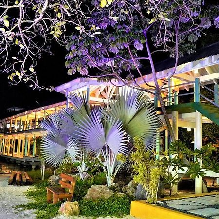 The Dock Resort Over Water Retreat West End Buitenkant foto