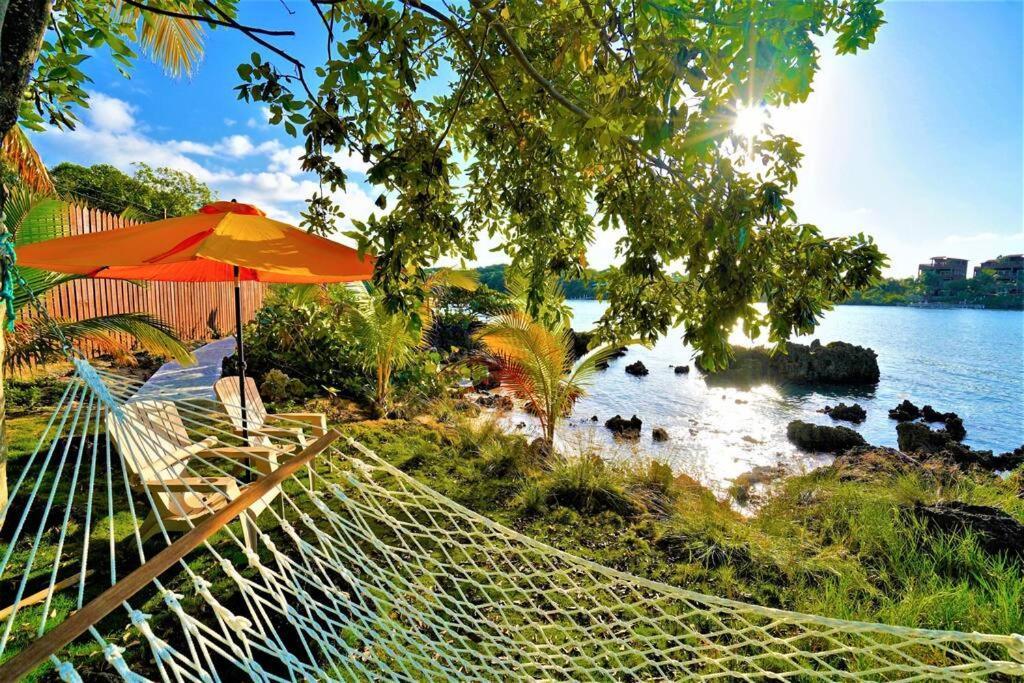 The Dock Resort Over Water Retreat West End Buitenkant foto