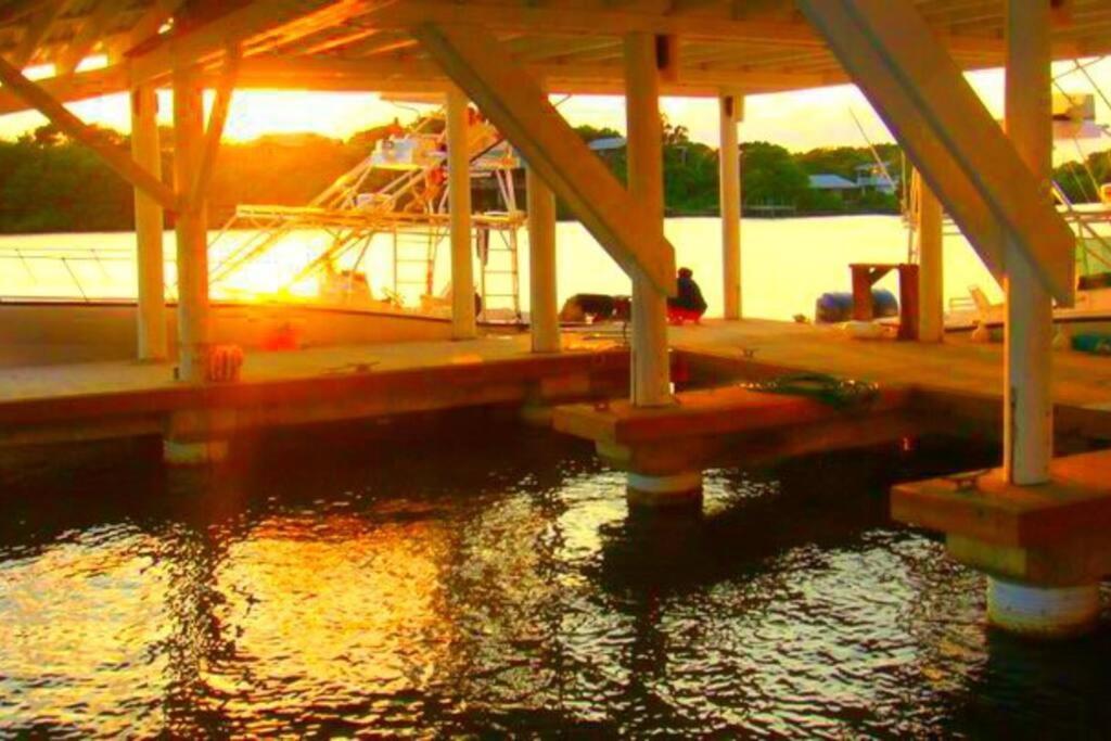 The Dock Resort Over Water Retreat West End Buitenkant foto
