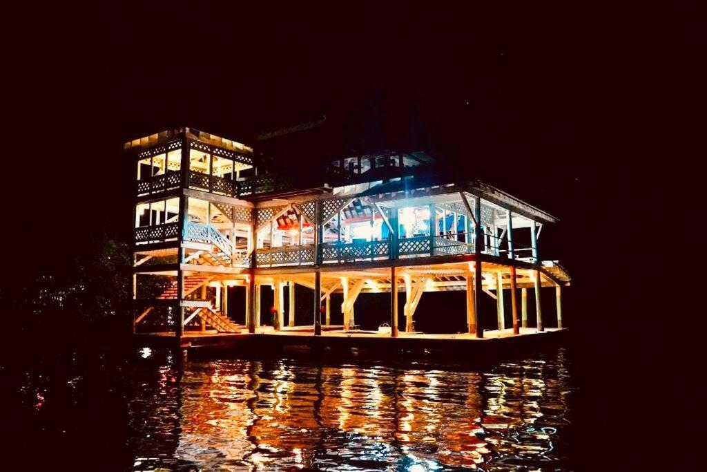 The Dock Resort Over Water Retreat West End Buitenkant foto