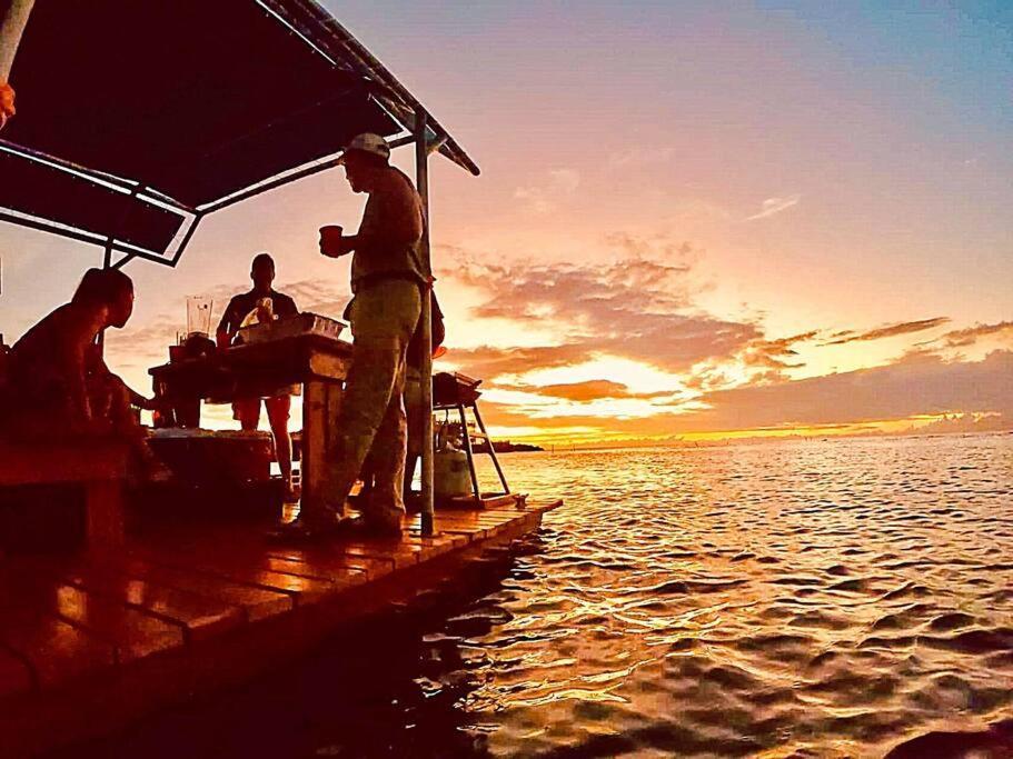 The Dock Resort Over Water Retreat West End Buitenkant foto