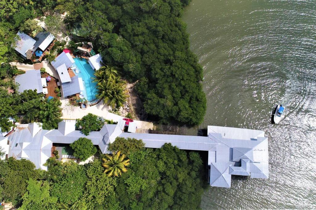 The Dock Resort Over Water Retreat West End Buitenkant foto