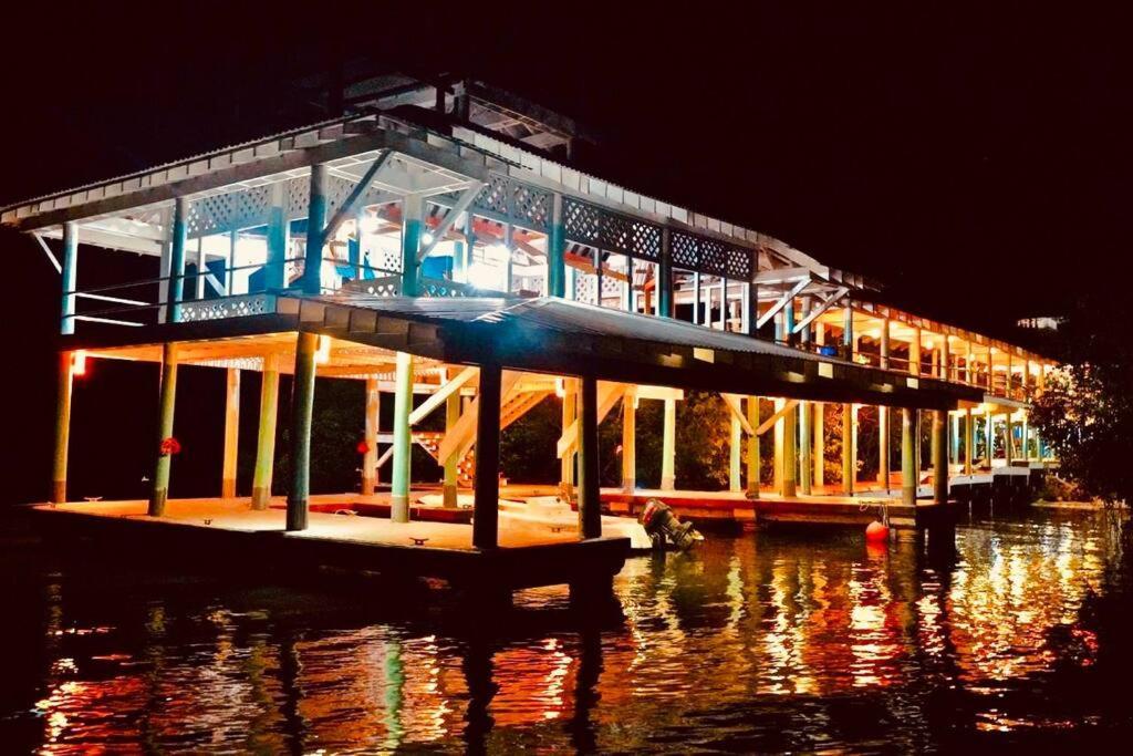 The Dock Resort Over Water Retreat West End Buitenkant foto
